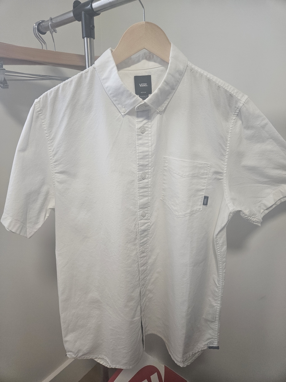 Vans Men's White Short-Sleeve Button-Down Shirt - Classic Pocket